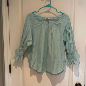 Kensie L adorable green blouse